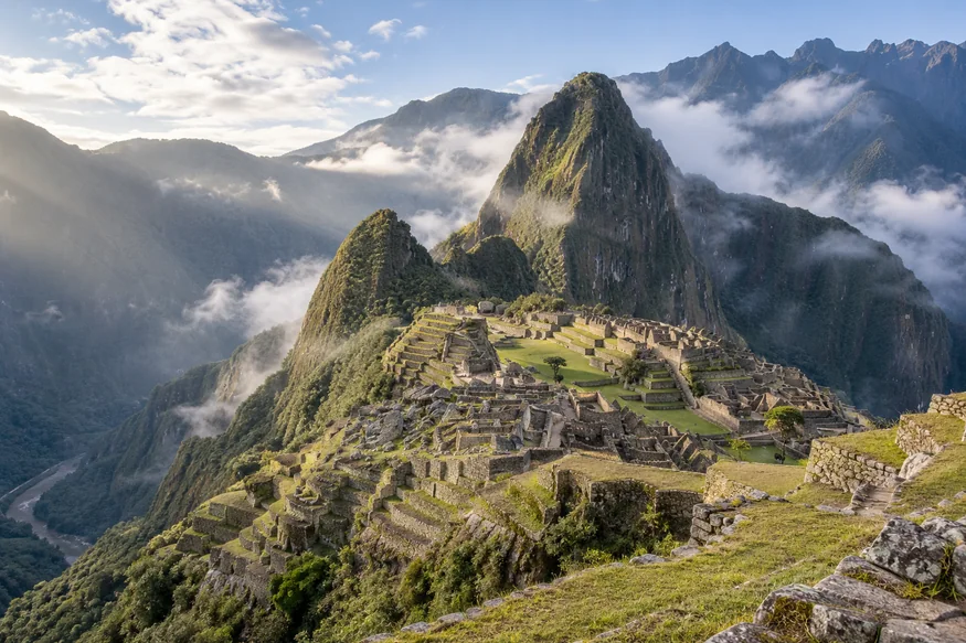 Best Photo Spots in Machu Picchu: Viewpoints, Circuits & Routes